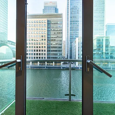 New Listing! Modern 3br, Prime Canary Wharf Apartment London