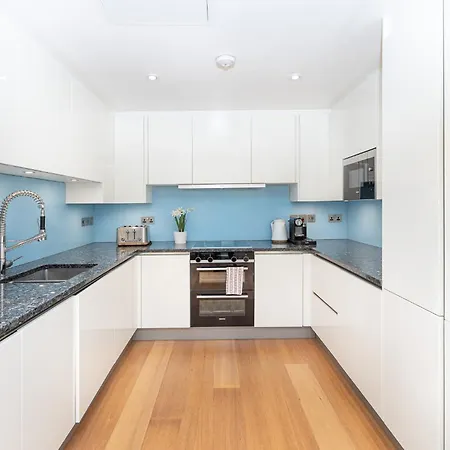New Listing! Modern 3br, Prime Canary Wharf London