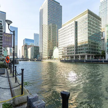 New Listing! Modern 3br, Prime Canary Wharf Apartment *