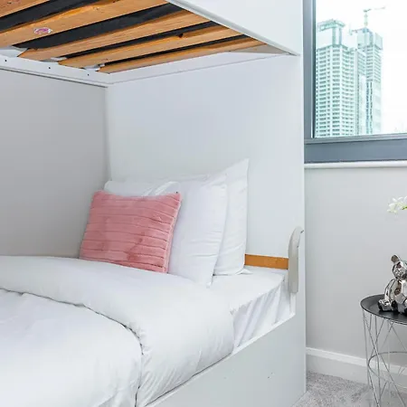 Apartment New Listing! Modern 3br, Prime Canary Wharf *