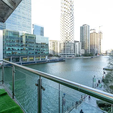 New Listing! Modern 3br, Prime Canary Wharf *