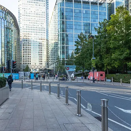New Listing! Modern 3br, Prime Canary Wharf *
