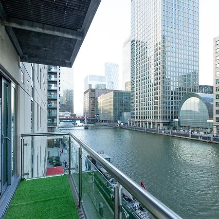 New Listing! Modern 3br, Prime Canary Wharf Apartment