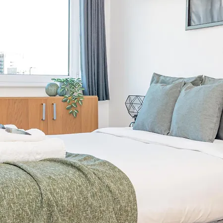 New Listing 2br With Parking, 10min Woolwich St Apartment