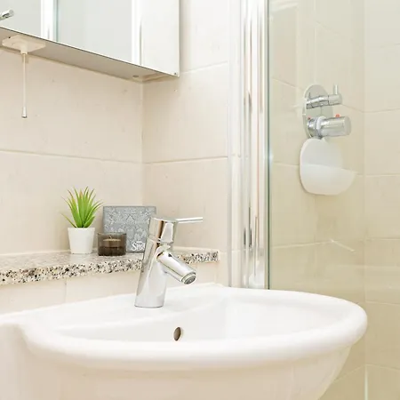 New Listing 2br With Parking, 10min Woolwich St *