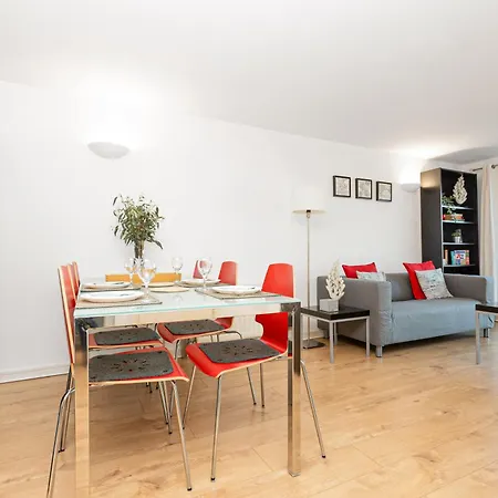 Apartment New Listing 2br With Parking, 10min Woolwich St London