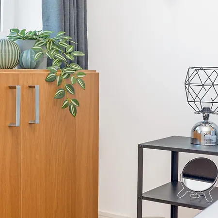 New Listing 2br With Parking, 10min Woolwich St *