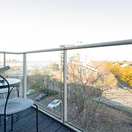 New Listing 2br With Parking, 10min Woolwich St Apartment
