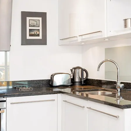 New Listing 2br With Parking, 10min Woolwich St Apartment *