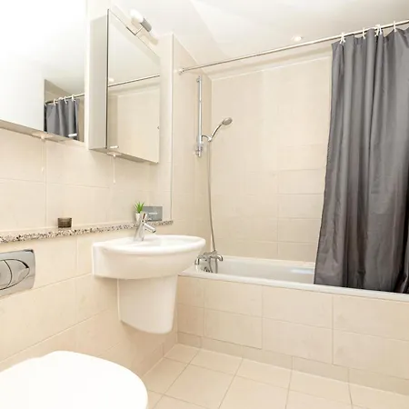 Apartment New Listing 2br With Parking, 10min Woolwich St *