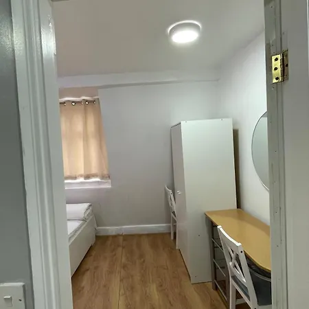 E1 -flats London
