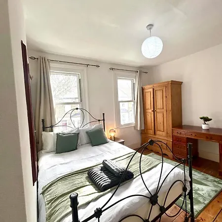 Stunning 2bedroom House With Backyard In Stratford Apartamento Londres