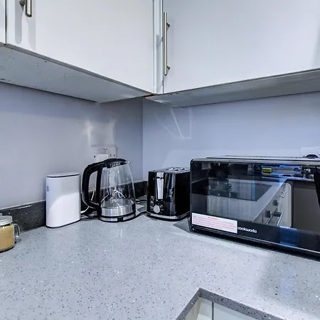 Apartment 1 Bedroom Flat 6 Mins From Heathrow Airport Flat 18 Harmondsworth