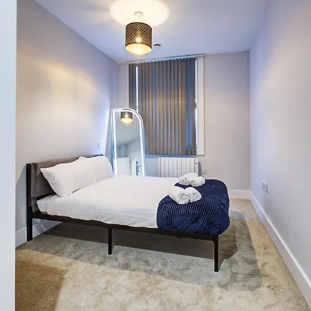 1 Bedroom Flat 6 Mins From Heathrow Airport Flat 18 *