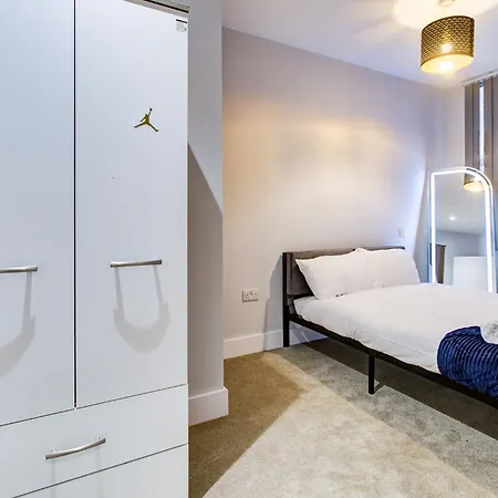 Apartment 1 Bedroom Flat 6 Mins From Heathrow Airport Flat 18