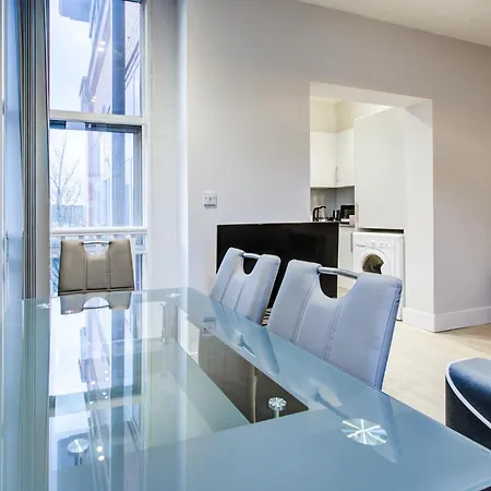 Apartment 1 Bedroom Flat 6 Mins From Heathrow Airport Flat 18 *
