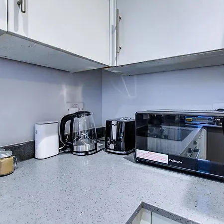 1 Bedroom Flat 6 Mins From Heathrow Airport Flat 18 Apartment