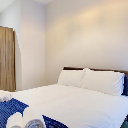 1 Bedroom Flat 6 Mins From Heathrow Airport Flat 18 Apartment *