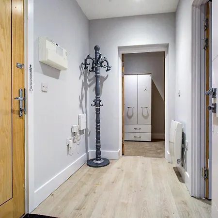 Apartment 1 Bedroom Flat 6 Mins From Heathrow Airport Flat 18 Harmondsworth