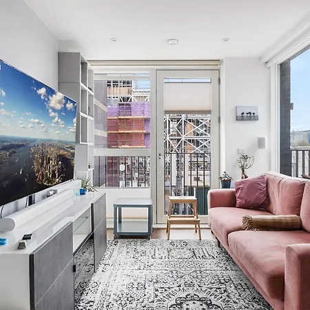 Impeccable Modern 2br Peachy * London