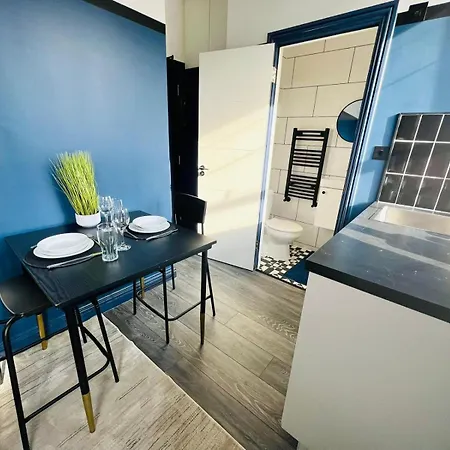61 Studio, Ideal For Tourists High Recommend!!! Pensión