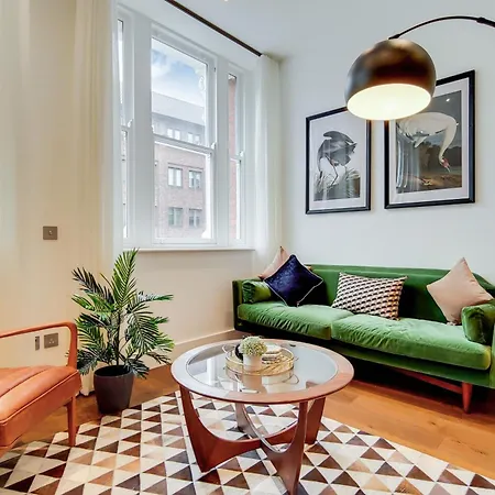 The Borough Collection Near Bridge And Borough Market * Londýn