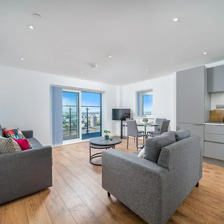 Apartment Exquisite 2bed With Parking Near 02 Arena London