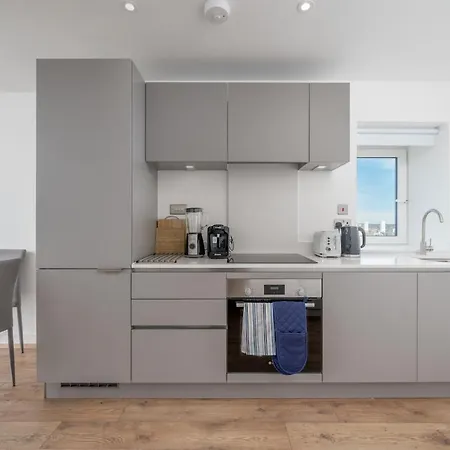 Exquisite 2bed With Parking Near 02 Arena * London