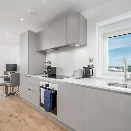 Apartment Exquisite 2bed With Parking Near 02 Arena