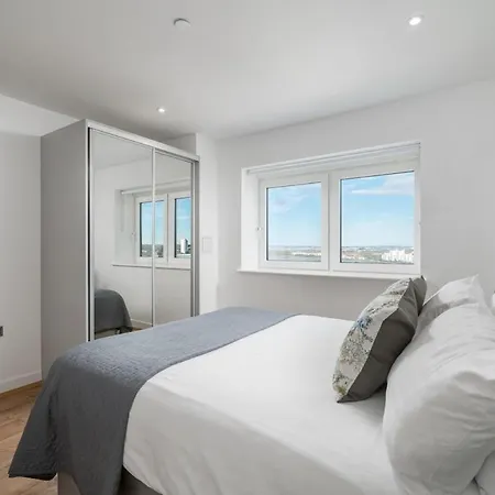 Exquisite 2bed With Parking Near 02 Arena * London