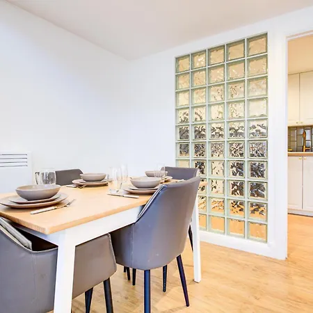 Contemporary 2-bedroom In Wanstead, Apartment *