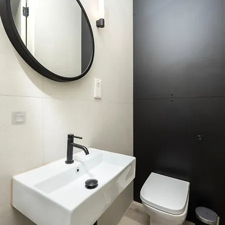 Apartament Modern Living At Antigallican In *
