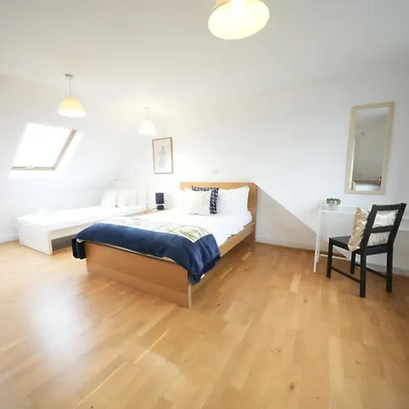 The Great Airport Place: Heathrow-convenient Private Homestay