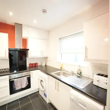The Great Airport Place: Heathrow-convenient Private Homestay Harmondsworth