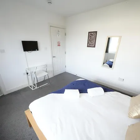Homestay The Great Airport Place: Heathrow-convenient Private Harmondsworth