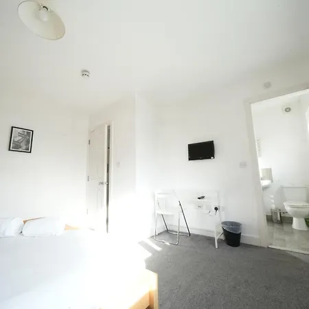The Great Airport Place: Heathrow-convenient Private Harmondsworth
