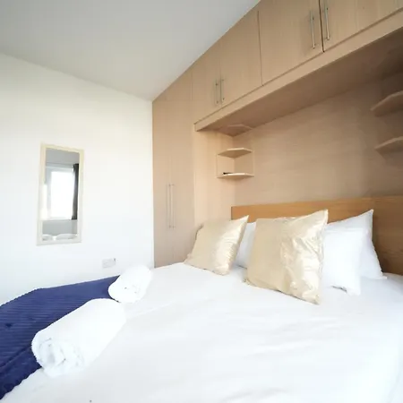 The Great Airport Place: Heathrow-convenient Private Homestay