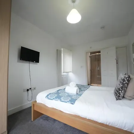 Homestay The Great Airport Place: Heathrow-convenient Private