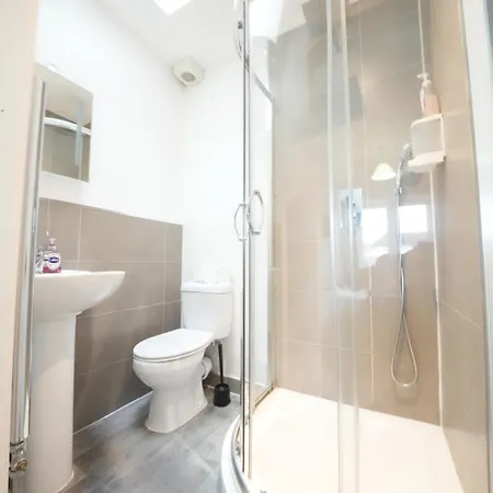 The Great Airport Place: Heathrow-convenient Private
