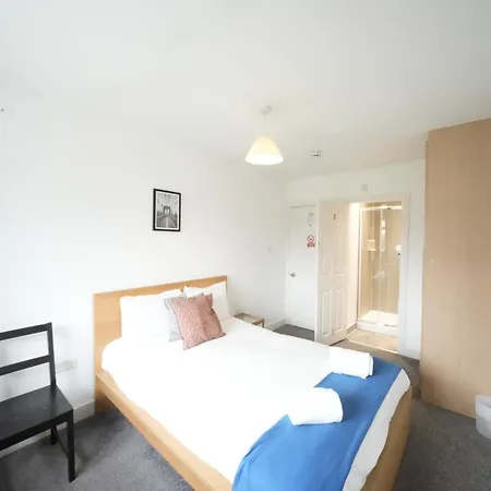 Homestay The Great Airport Place: Heathrow-convenient Private Harmondsworth
