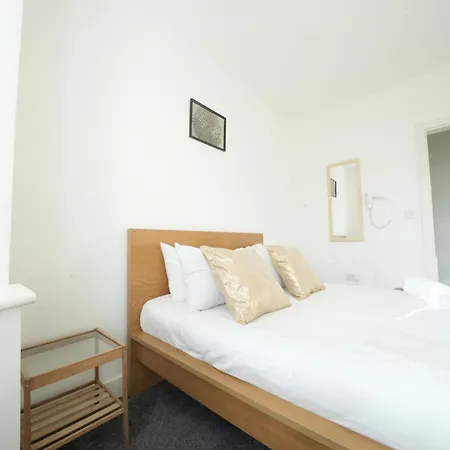 The Great Airport Place: Heathrow-convenient Private Homestay *