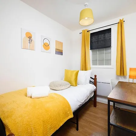 Stylish & Cozy 2-bedroom Flat With Parking London