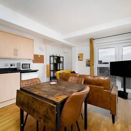 Stylish & Cozy 2-bedroom Flat With Parking Apartment *