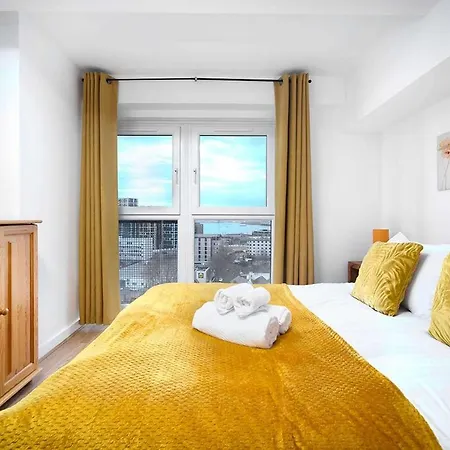 Apartment Stylish & Cozy 2-bedroom Flat With Parking London