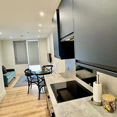 Stratford Westfield Premium 1br