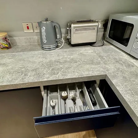 Stratford Westfield Premium 1br *