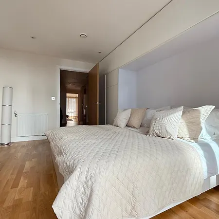 New 3 Bedroom Near Tower Bridge Apartment *