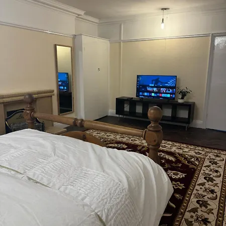 The Eastbrook Pub & 3*