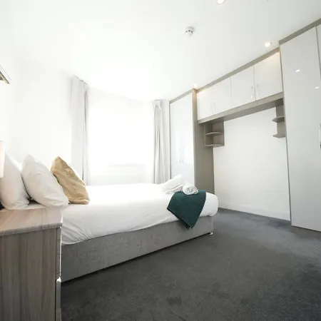 Apartman Hatton Heathrow Airport- Free Parking-free Underground To And From Heathrow Airport Hatton Cross Picture-see Fast Hatton Cross To 30min *