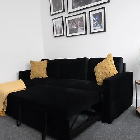 Apartamento Bright 2-bed Flat With Skylight Attic